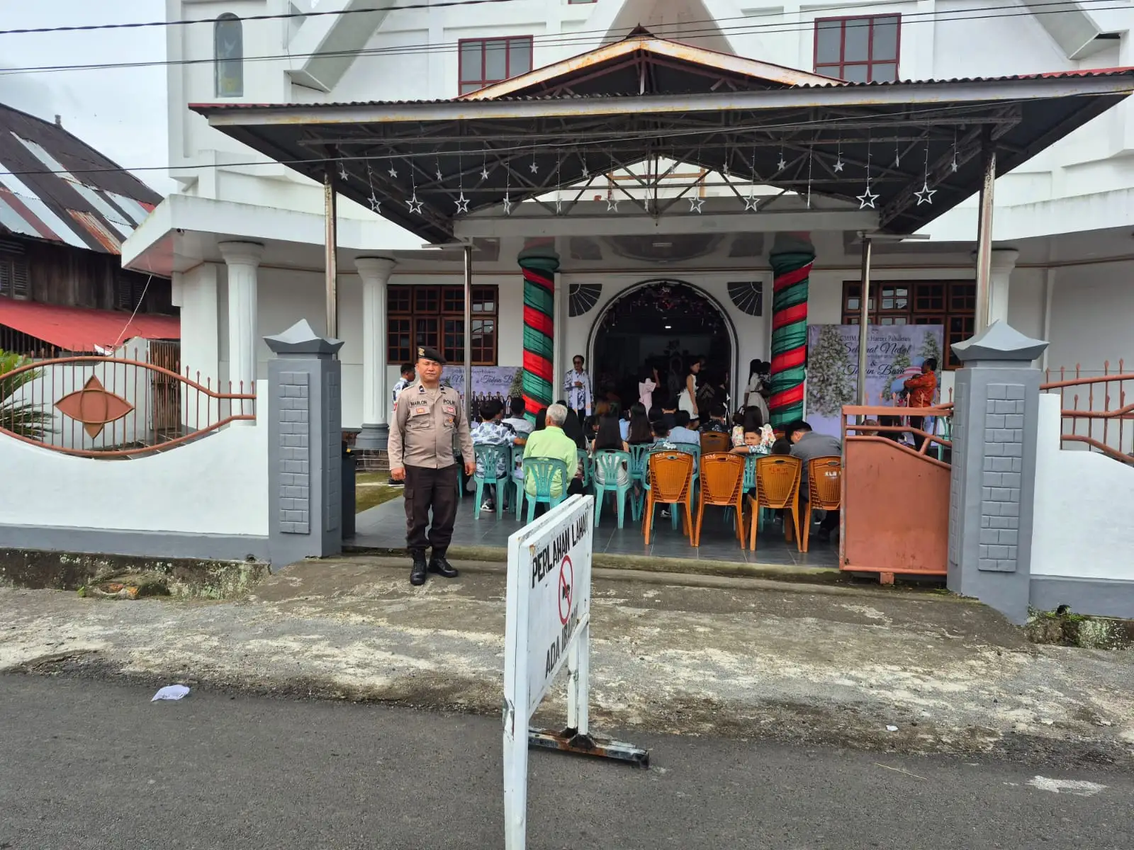 Awal Tahun 2025 Aman dan Damai, Polsek Kakas Gelar Pengamanan Gereja dan Patroli Wilayah